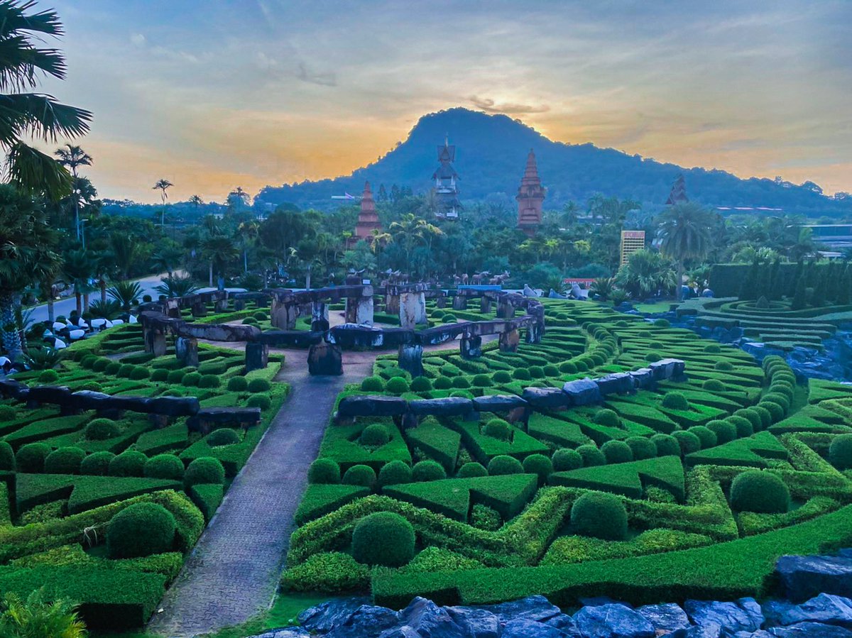 GardenNongnooch's tweet photo. อากาศยามเช้าท่ามกลางสวนสวย เป็นช่วงเวลาที่เหมาะกับการเก็บเกี่ยวความสุขที่มี #สวนนงนุชพัทยา #หนึ่งในสิบสวนสวยที่สุดในโลก #สถานที่ท่องเที่ยวยอดฮิต  #เราเที่ยวด้วยกัน https://t.co/O1xHPsVCuA