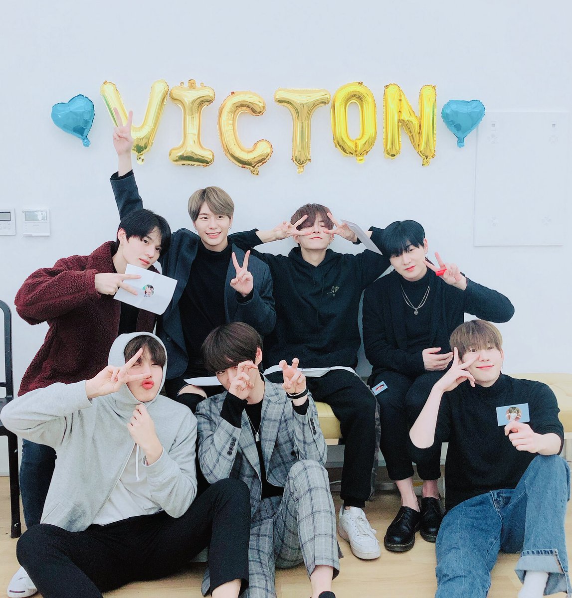 safzlkrnain's tweet photo. Victon 4th Anniversary Giveaway💙💛

2 album only mayday for 2 winner
RT &amp; Like
reply wish ke victon &amp; alasan kenapa kamu mau menang giveaway ini😘
siapapun boleh ikut yang penting sayang victon💙💛 

end 01/12/20

#HAPPY_VICTON_DAY 
#VICTON_데뷔_4주년을_축하해 https://t.co/lpEbc0ZW6U