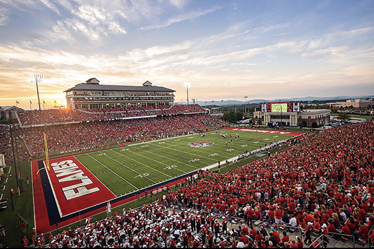 DemarioTolan's tweet photo. #AGTG 🙏🏾Blessed &amp; Honored to receive a offer from Liberty University #INFERNO22 🔥 @CoachMesser_  @LUFBRecruiting @LibertyFootball @CoachDeas_  @TigerTribe_FB @Excelspeed12 @speedplusinc @CertifiedDawgAG @247fbrecruiting @Dwight_XOS @osvarsity https://t.co/gFh9rmSWEf