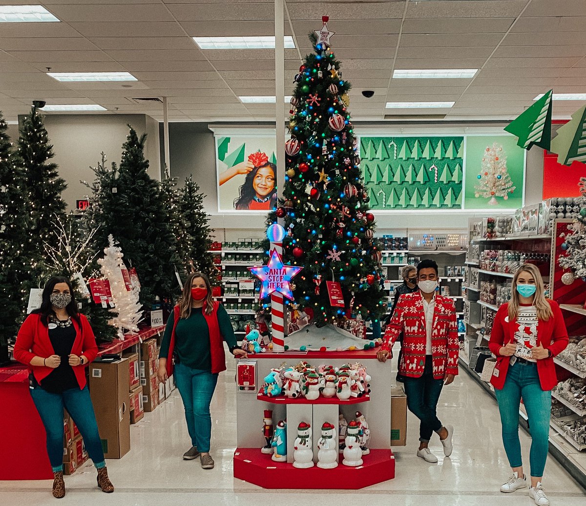 BryanJGTarget's tweet photo. #JOY, #CHEER &amp; #SALES oh my!

🎄🎄🎄🎄

I am so pumped and excited for a #Q4 like we’ve never experienced before. 

🎅🏽🎅🏽🎅🏽🎅🏽

This specialty sales leadership team is ready to #KICKBUTT for the next 7 weeks!! 

🎯🎯🎯🎯

HAPPY HOLIDAYS!

❤️💚❤️💚

#WorkSomewhereYouLove https://t.co/GAaOqz89Bj