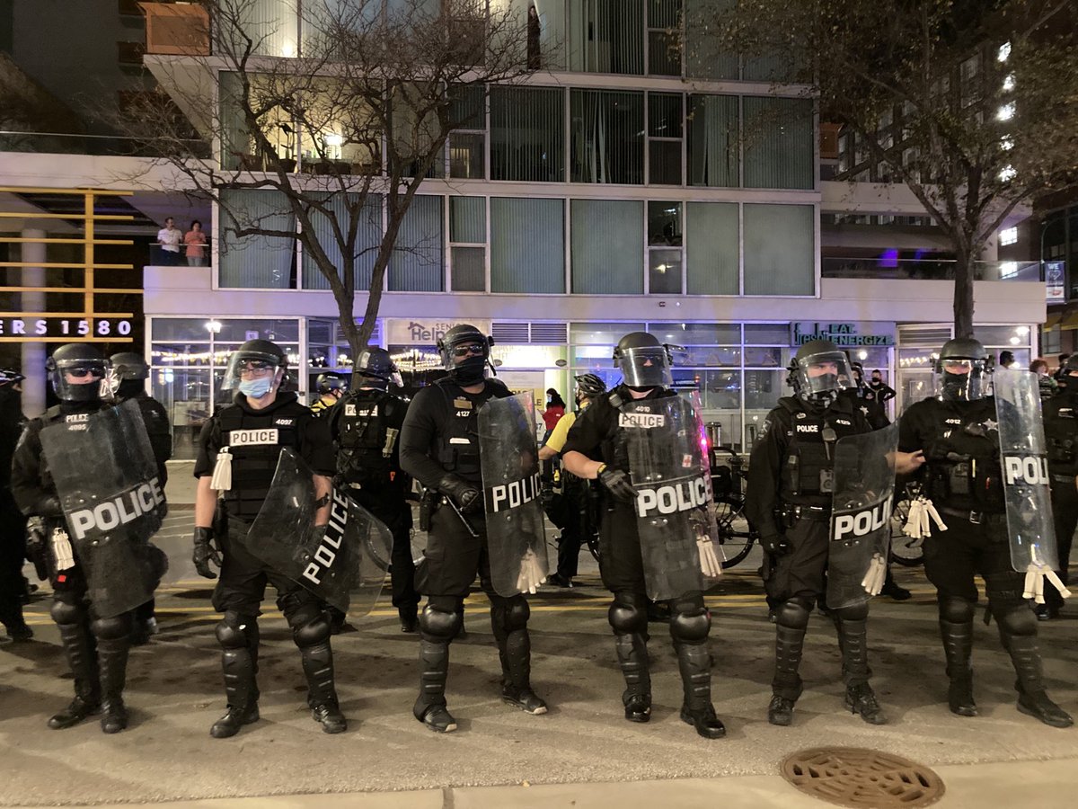 _talllll's tweet photo. now, in Evanston. police are threatening arrest if peaceful protesters step off the sidewalk and into the street. https://t.co/n7oIowFXxL
