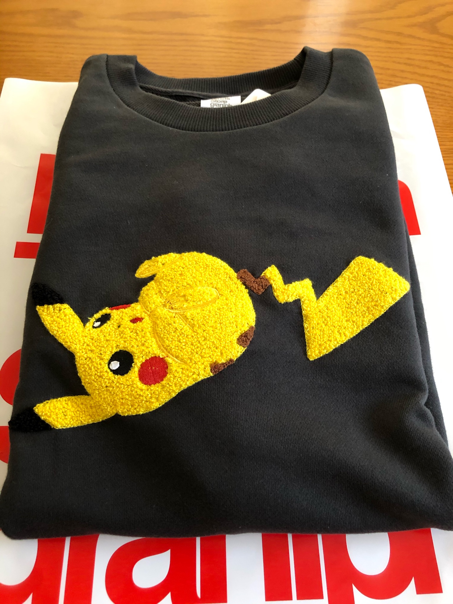 ぴかおり ピカチュウlove グラニフのピカチュウトレーナー買っちゃった T Co Rqwtukzrph Twitter