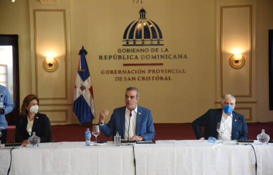 PerlaNez13's tweet photo. Gobierno Dominicano no pretende quitar el toque de queda para las fiestas navideñas y año nuevo. El presidente Abinader dice se han tomado buenas medidas para controlar la propagación del virus.  #PrensaSept #SigueToquedequeda https://t.co/y9hdVYuQuQ