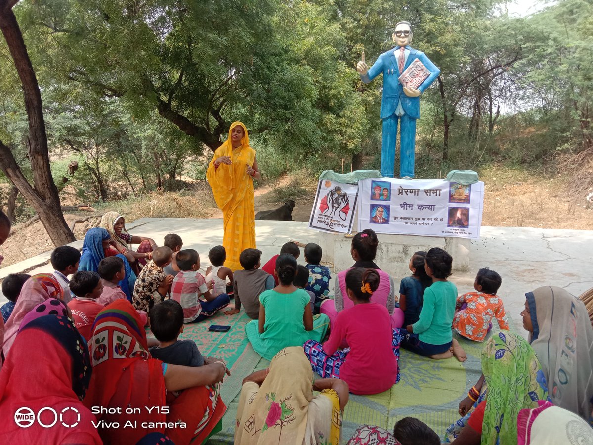 बहुजन समाज की बेटी मनीषा श्रद्धाजंलि दी व उनको न्याय दिलाने के लिए समाज में उनके बारे में बताते हुए आपकी साथी हिमगिरि गौतम @AkritiAmbedkar @HansrajMeena @AdvRajeshgautam @abhishek_up92 @jay_k25