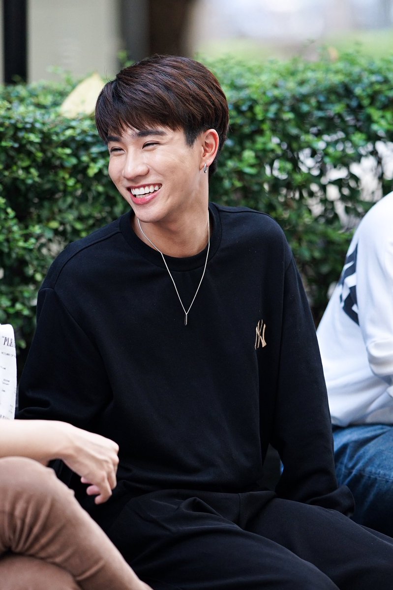 kkviw_'s tweet photo. ชอบเวลาที่พี่เพิ้ดยิ้มแบบนี้ที่สุดเลยคับ 😆

@perthppe 
#PerthTanapon #KDPPE https://t.co/8opqNuGatW