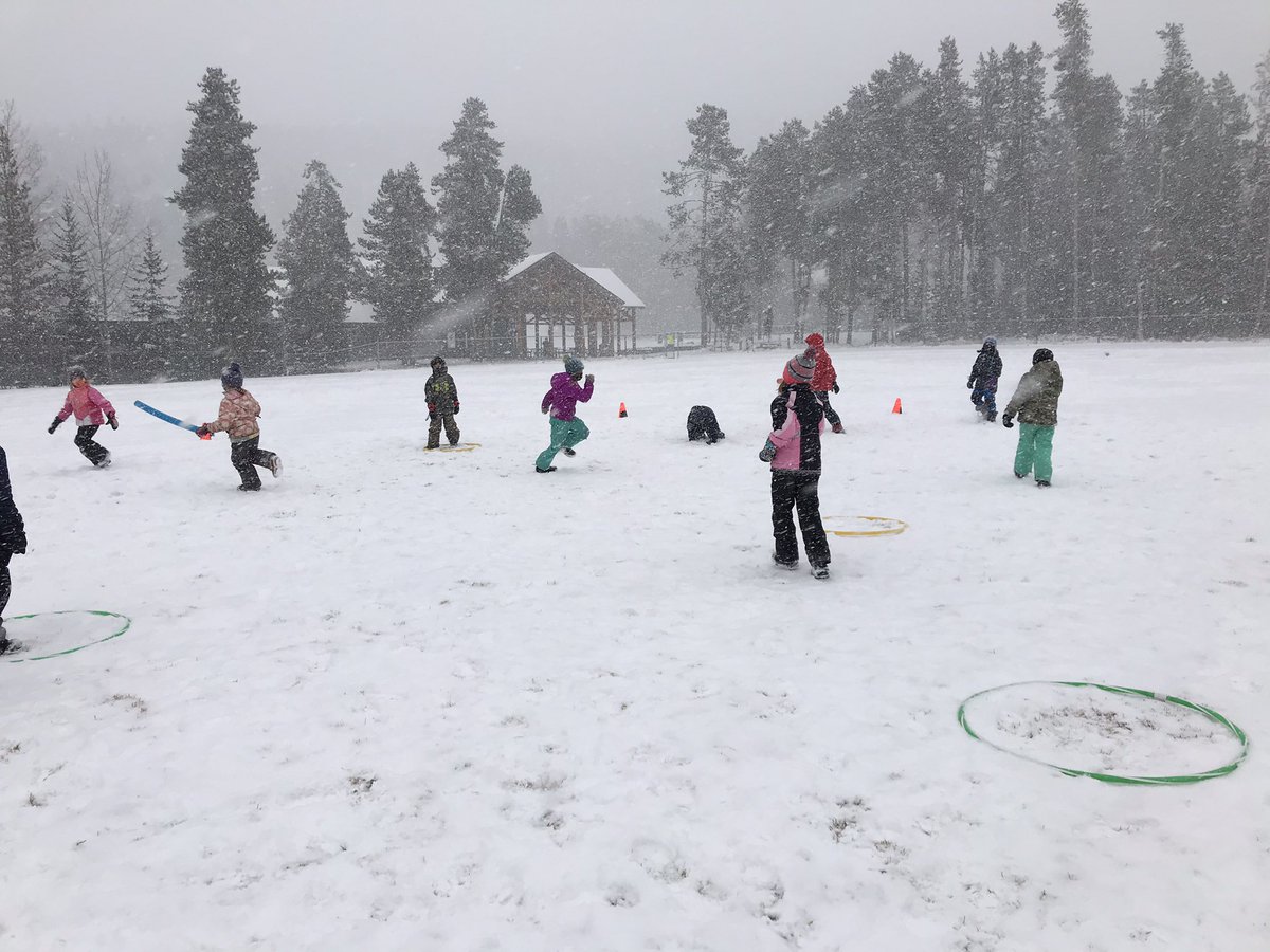 chorvath123's tweet photo. 1st day of PE for 3rd grade at BRE! Everyone was prepared for the snow and had a great time by all! @BraceBulldog  @SSDEDU https://t.co/fSJv8liT2W