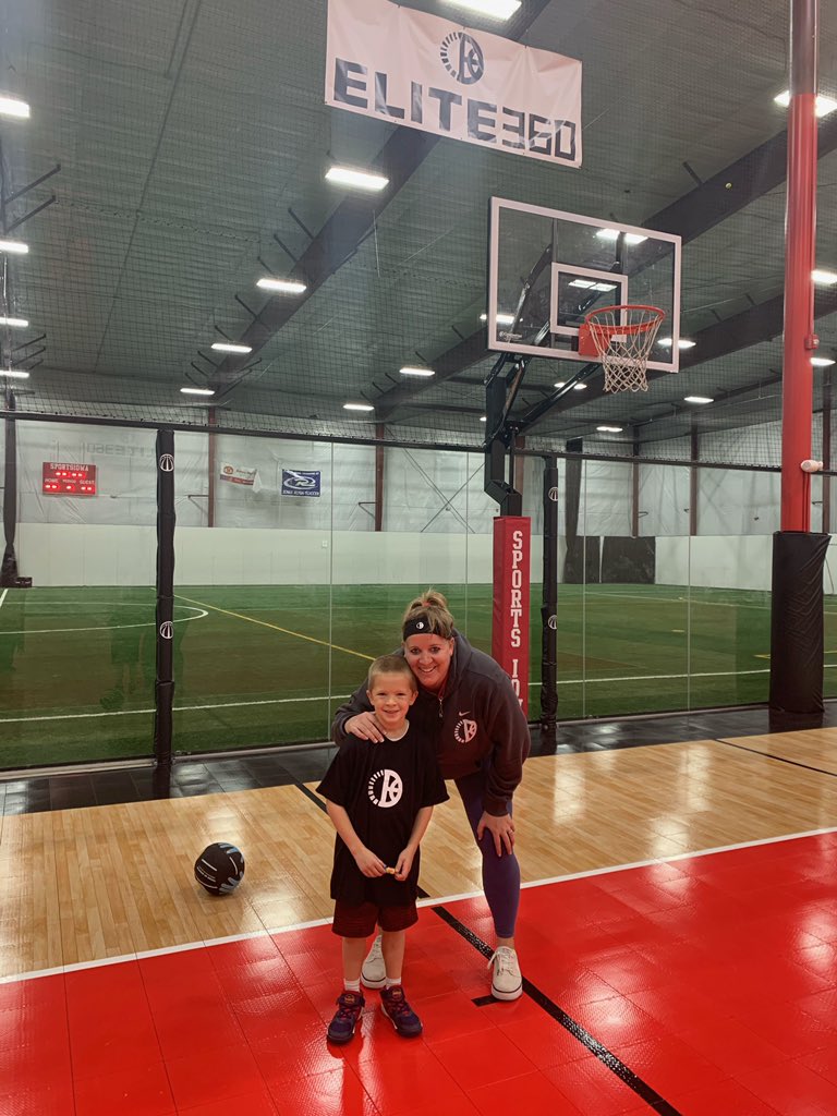 BillyFennelly's tweet photo. I know @LyndseyFennelly has worked with over 40,000 athletes! Well tonight she has a new number 1 (sorry all) Will took the spot! 

So great to hear him talk about his first skills lesson w coach Mom! 

#HoopMom https://t.co/W05ZYa4erZ