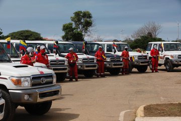 PDVSA's tweet photo. 🇻🇪🏭 Gobierno Bolivariano entregó vehículos para fortalecer operaciones y seguridad del Centro de Refinación Paraguaná, ubicado en el estado Falcón. https://t.co/xtPjivLqOI