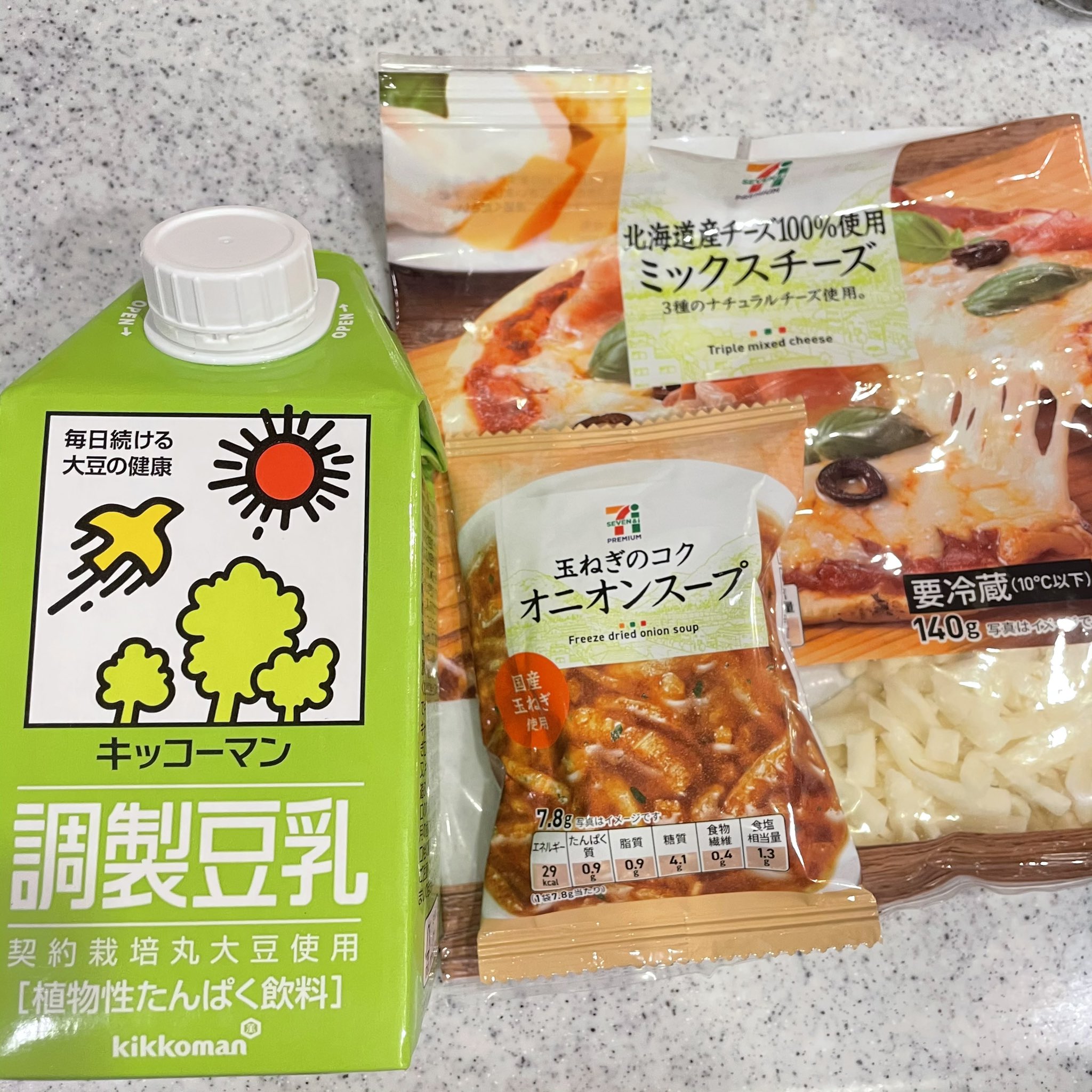 Hazu ダイエット つらいのイメージを変えたい セブンイレブンさんの オニオンスープverもやってみた きのこレンチンして 細かく砕いたオニオンスープと 豆乳160ml 170mlとチーズを少し そのままチンしたら完成 これもまた激うま 時短で Hazu ダイエット つらいのイメージを変えたい セブンイレブンさんの オニオンスープverもやってみた きのこレンチンして 細かく砕いたオニオンスープと 豆乳160ml 170mlとチーズを少し そのままチンしたら完成 これもまた激うま 時短で