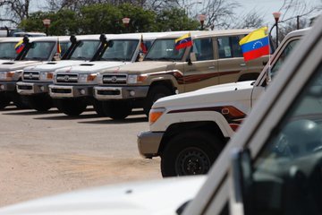 PDVSA's tweet photo. 🇻🇪🏭 Gobierno Bolivariano entregó vehículos para fortalecer operaciones y seguridad del Centro de Refinación Paraguaná, ubicado en el estado Falcón. https://t.co/xtPjivLqOI
