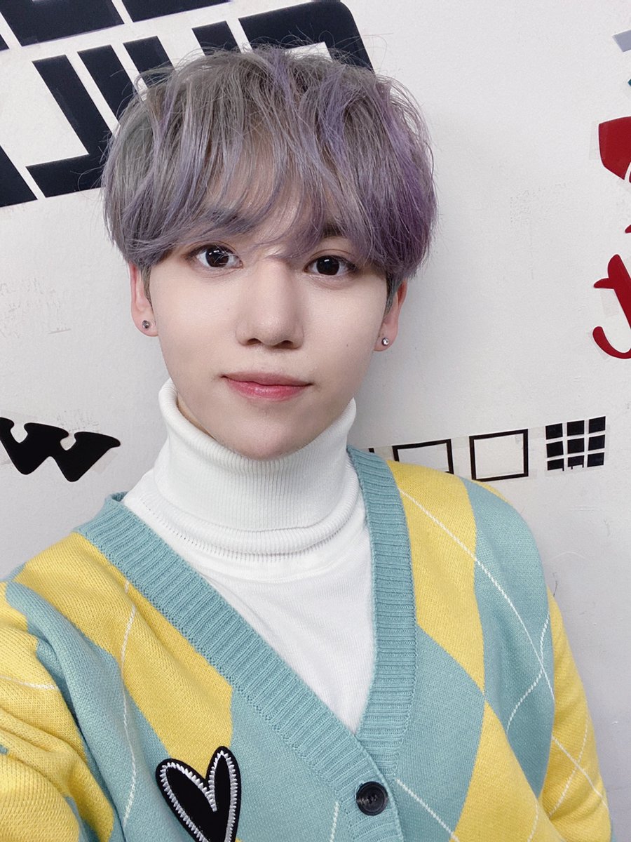 factinstar's tweet photo. [팩트iN스타] #DRIPPIN #드리핀 
한 손에는 멋짐 장착🤩
한 손에는 쿨 워터향 스멜😍
🌟설렘 돋는 비주얼 맛집 드리핀은🌟
11/27(금) 밤 9시 팩트인스타 공식 유튜브에서 선공개❣️

@drippin
#차준호 #ChaJunHo 
#황윤성 #HwangYunSeong
#김동윤 #KimDongYun
#이협 #LeeHyeop https://t.co/1f3HBc4TYn