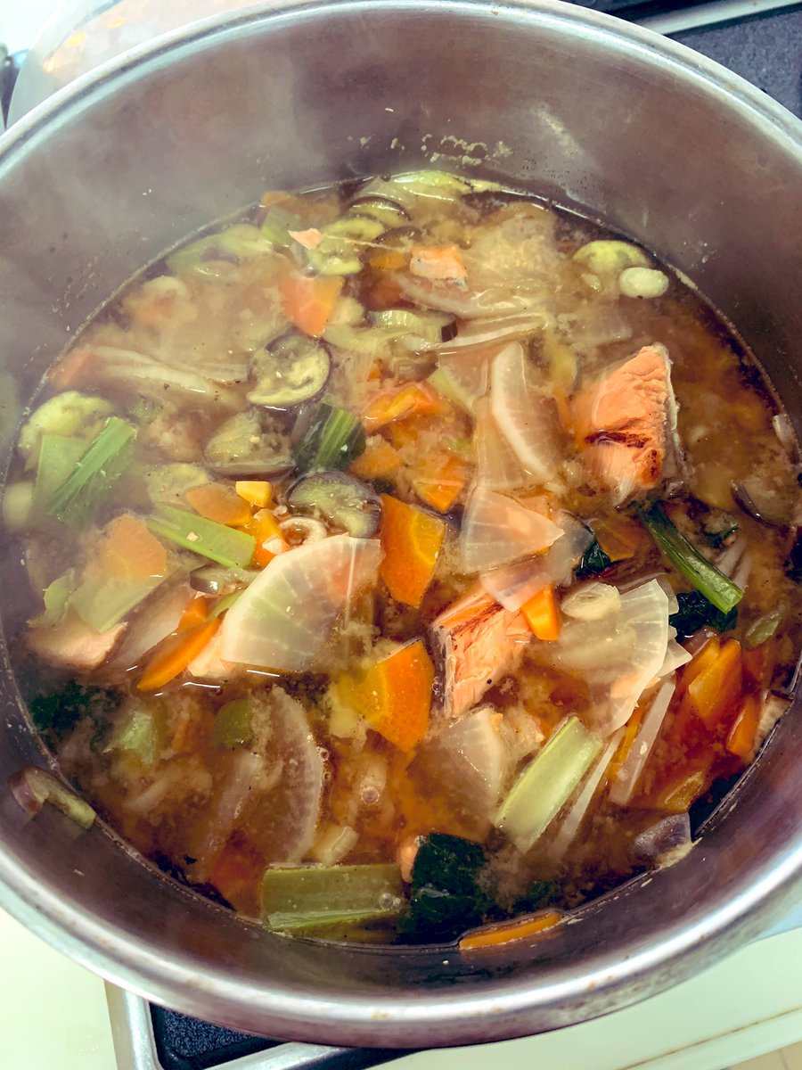 一気に作った 石狩風具沢山味噌汁と里芋と玉ねぎと舞茸のカレー風煮込み 鮭 幸田もも子 君がトクベツ 巻発売中のイラスト 一気に作った 石狩風具沢山味噌汁と里芋と玉ねぎと舞茸のカレー風煮込み 鮭 幸田もも子 君がトクベツ 巻発売中のイラスト