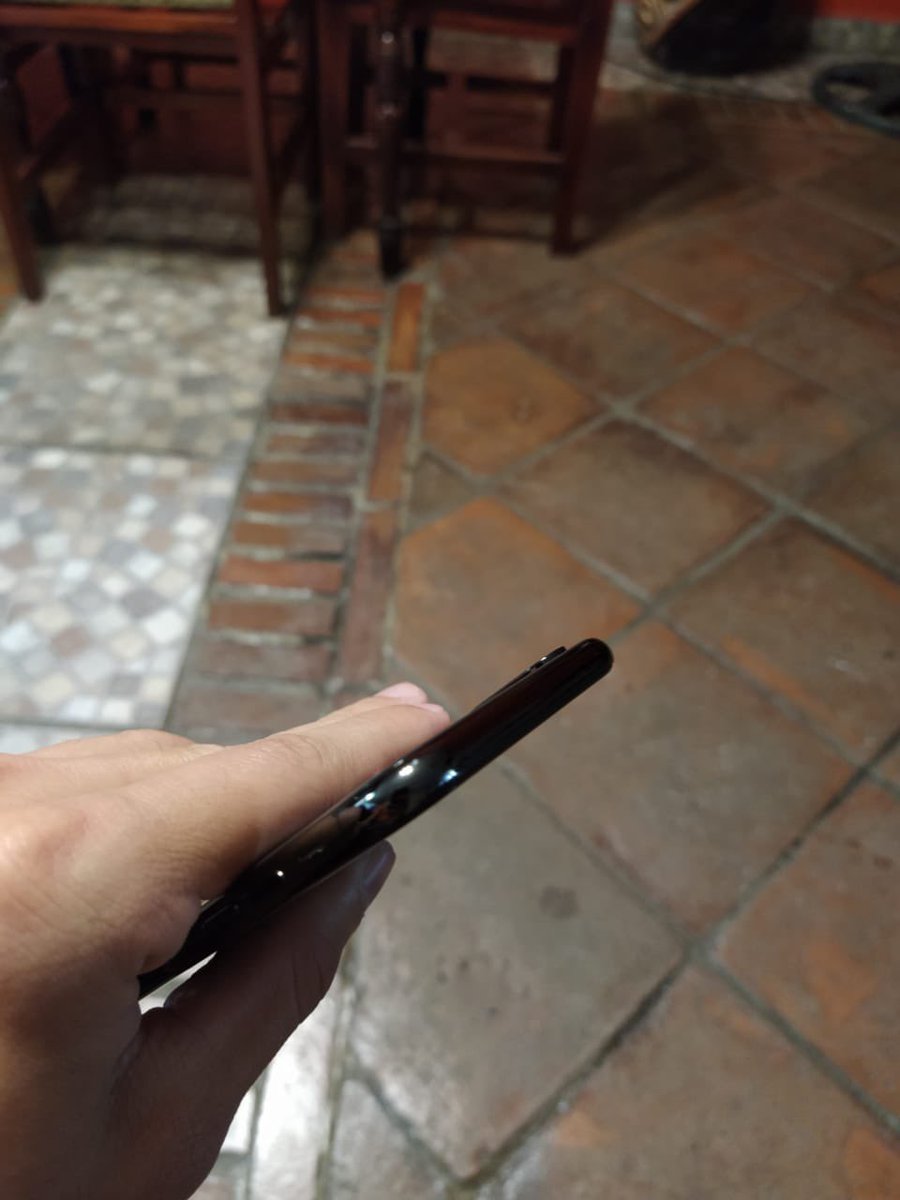 _JulioMartinez's tweet photo. Hola chic@s ando vendiendo este lindo iPhone X de 64gb precio pana, interesados me pueden escribir por imbox... me ayudaría bastante un RT para que más personas sepan, gracias de antemano 🥺❤️ https://t.co/JObffUHUvE