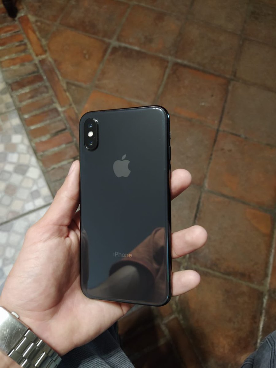 _JulioMartinez's tweet photo. Hola chic@s ando vendiendo este lindo iPhone X de 64gb precio pana, interesados me pueden escribir por imbox... me ayudaría bastante un RT para que más personas sepan, gracias de antemano 🥺❤️ https://t.co/JObffUHUvE