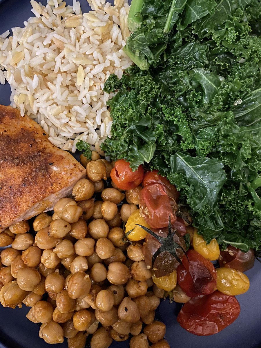 krystalroxas's tweet photo. Sheet Pan Chicken. I love quick dinners! @ayeshacurry #thefullplate https://t.co/1TYz0fnS3o