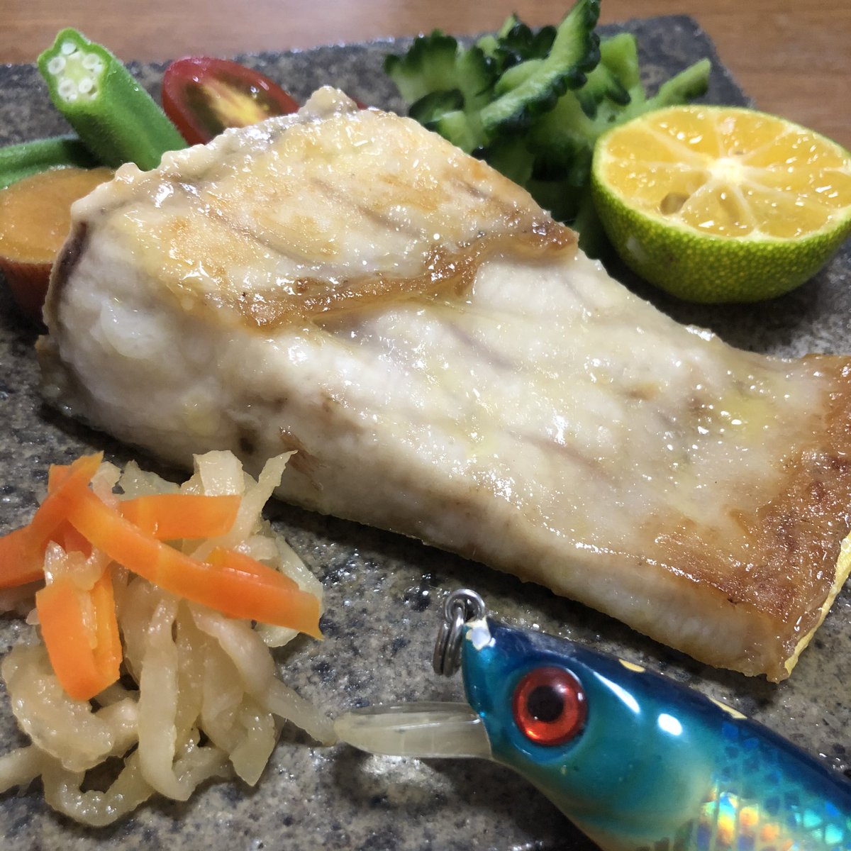 tokishin66's tweet photo. 今日のマンビカーはスタンダードにソテー🎶
#マンビカー #シイラ #料理 #dolphinfish #mahimahi #okikawa #cooking #釣り https://t.co/M7JGVK1hQV