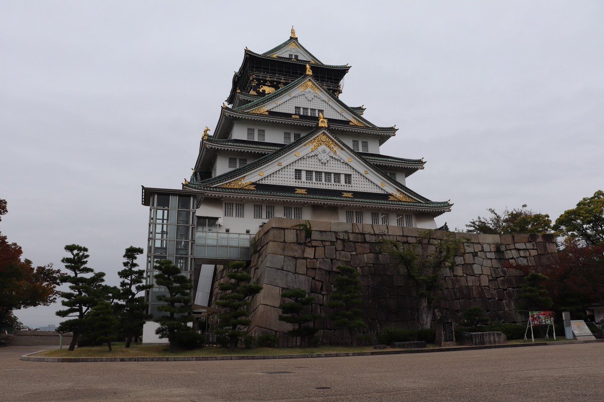 study_yi's tweet photo. 先週大阪に旅行に行って昨日帰ってきました！久しぶりの旅行だった( ˆᴗˆ )勉強時間は少ないので今回はミニオンと大阪城を載せておきます( ¨̮ )

旅行���は���単な英語の聞き流ししかしてなかったので、今週からまた頑張ります٩('ω')ﻭ https://t.co/wR2u9c9zFu