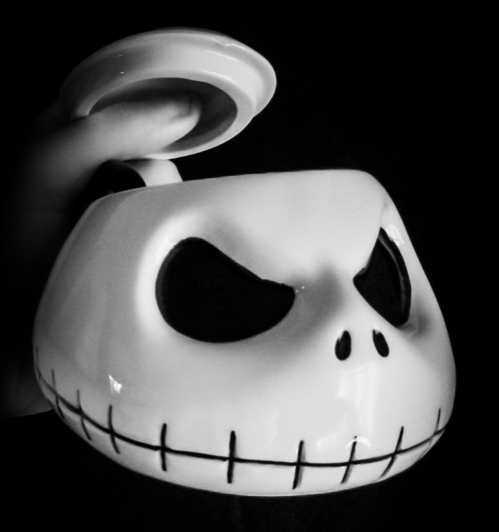 DanteB91's tweet photo. Day before Lockdown 2 electric avenue. My new jack skellington mug arrived it's badass. 🖤🤘💀#studioequipment #jackskellington #lockdown2electricboogaloo #photography #blackandwhitephotography https://t.co/sLl2dJklqL