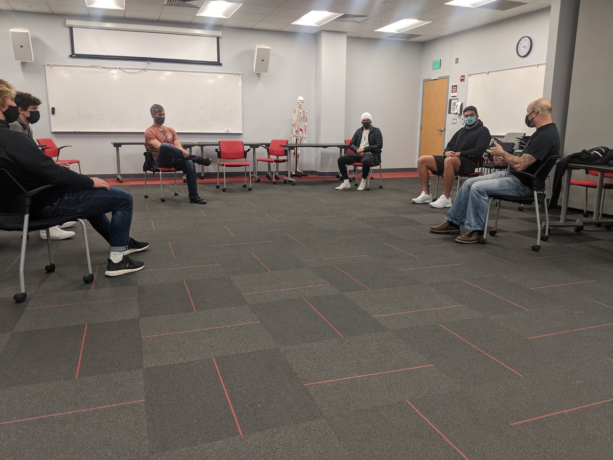 CoachHallcm's tweet photo. Really enjoyed a rare face to face discussion about a career as a firefighter. Thank you Ashland Fire &amp; Rescue Battalion Chief Kelly Burns and Firefighter Ty Haggard for sharing with intersted @SOU_Football players. We appreciate your efforts during the #AlmedaFire. https://t.co/04nbAinaDL