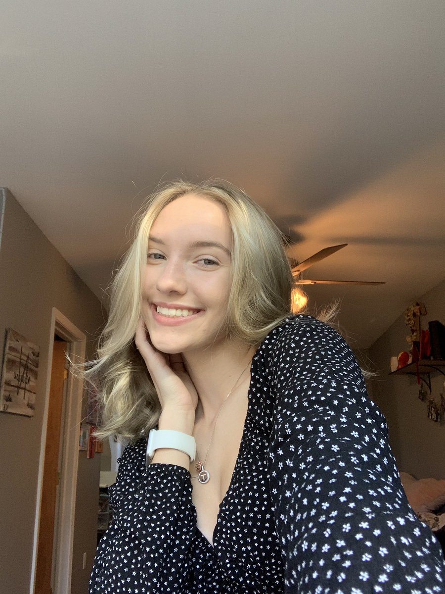 taylor_lynnb's tweet photo. blessed to see another year 💛 last year as a teen :) #19 https://t.co/DXuIdY3ZAq