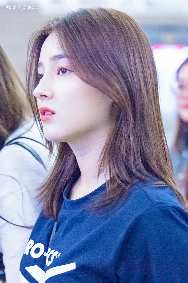 NancyDabinMMLD's tweet photo. Her side profile always has me weak. #MOMOLAND2ndTEASER #Ready_Or_Not @MMLD_Official
#4YearsWithMOMOLAND #NANCY #낸시 #그루 https://t.co/DhWZ2UXylH