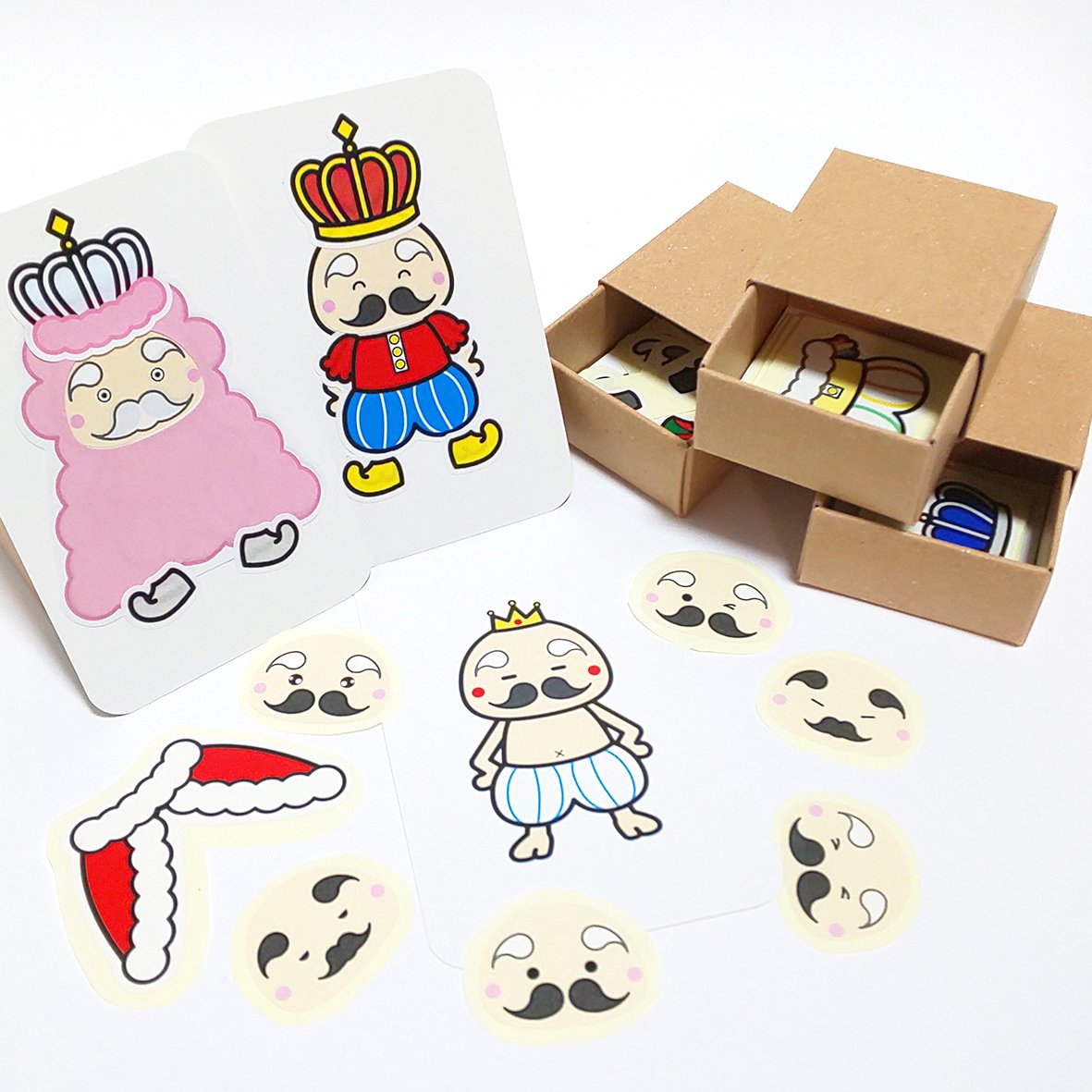 Plagon デザフェス７日 土 G 371 王様の着せ替えシール 試作品です 裸の王様に色んな服を着せて遊ぶメッセージカードを考えております イラスト イラストレーション Illustration おうさま 王様 King 着せ替え シール Plasticsimplehexagon