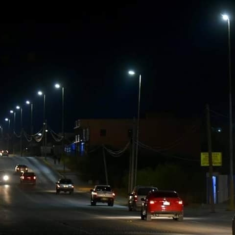 Roberto_dls's tweet photo. Supervisamos el Alumbrado Público del boulevar Cedros que también era uno de los reportes que nos hacían llegar, sabemos que aún hay detalles por revisar pero estamos trabajando mucho para que quede funcionando al cien. #AcuñaLaConstruimosTodos https://t.co/mDae5WcuLI