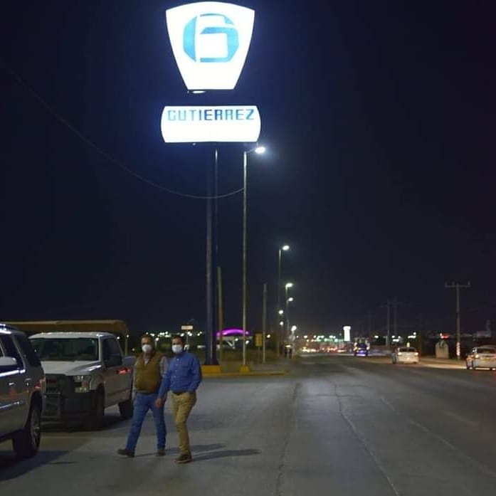 Roberto_dls's tweet photo. Supervisamos el Alumbrado Público del boulevar Cedros que también era uno de los reportes que nos hacían llegar, sabemos que aún hay detalles por revisar pero estamos trabajando mucho para que quede funcionando al cien. #AcuñaLaConstruimosTodos https://t.co/mDae5WcuLI