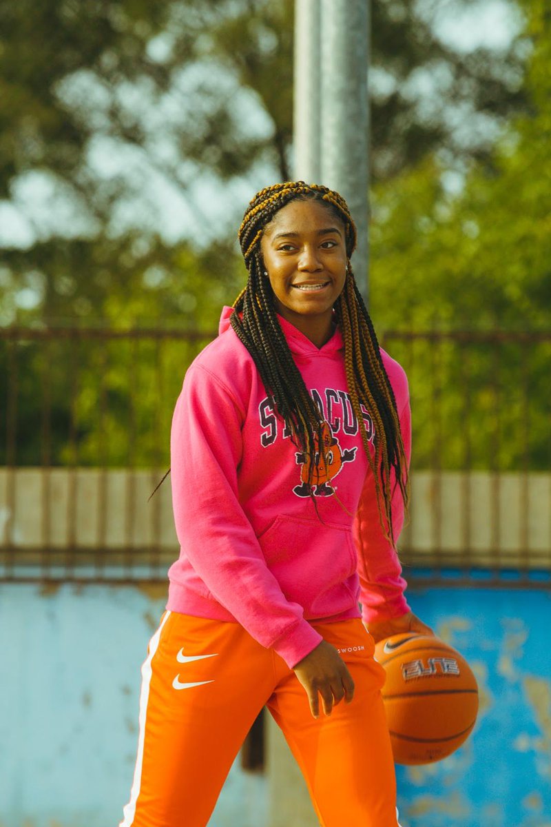 DrewEbanks's tweet photo. ON POINT: Official @CuseWBB signing day for @L_lattimore33 &amp; @Shydw4 of @RoyalCrownWBB is on Wednesday November 11th at 6pm est! Save this livestream link so you can witness Canadian basketball history! @CoachQatSU https://t.co/PZdM6Gz86r
📷: @C0URTSIGHT @joshbryanscott https://t.co/K6beiNt1EB