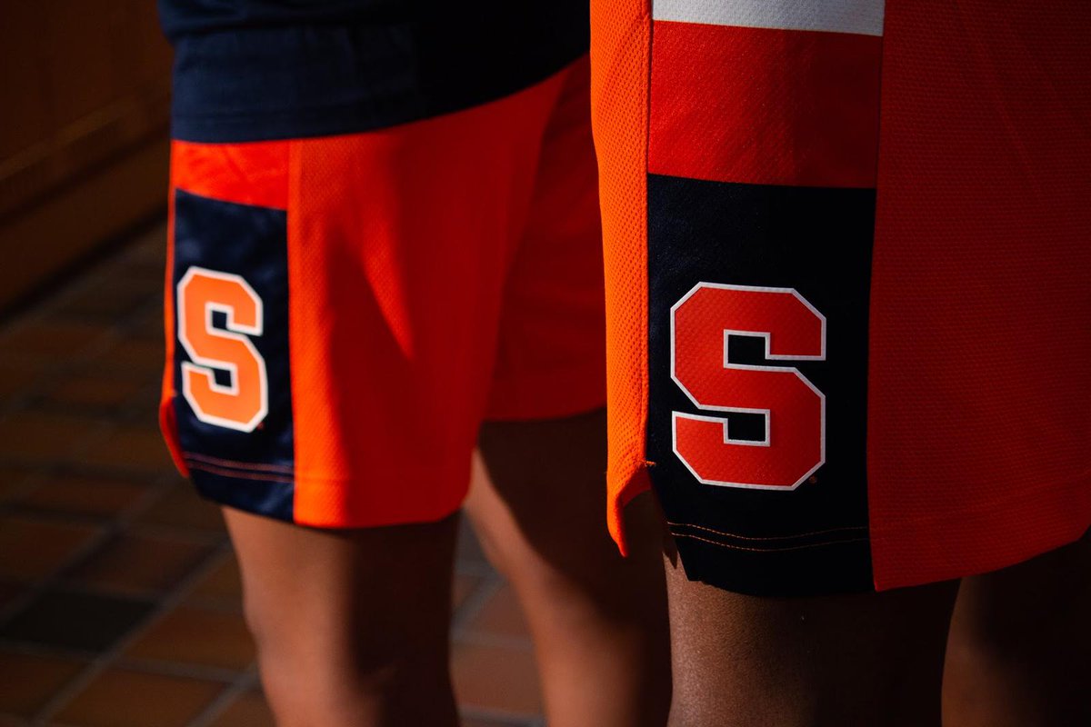 DrewEbanks's tweet photo. ON POINT: Official @CuseWBB signing day for @L_lattimore33 &amp; @Shydw4 of @RoyalCrownWBB is on Wednesday November 11th at 6pm est! Save this livestream link so you can witness Canadian basketball history! @CoachQatSU https://t.co/PZdM6Gz86r
📷: @C0URTSIGHT @joshbryanscott https://t.co/K6beiNt1EB