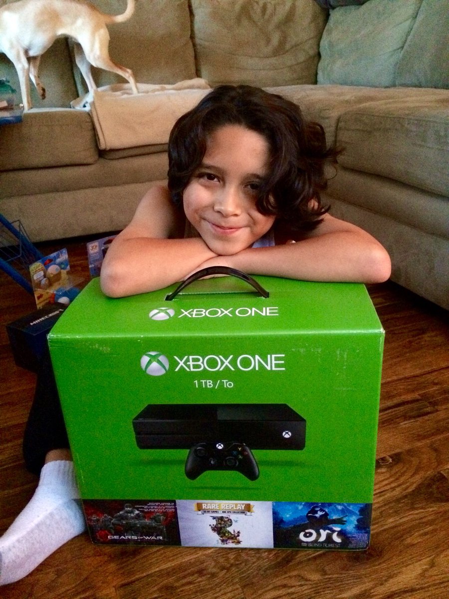 DineroPrimero's tweet photo. @Xbox I personally have had many great gaming memories but one of my fondest is actually getting my son his first Xbox #XboxFeature https://t.co/uwSvZzV5xW