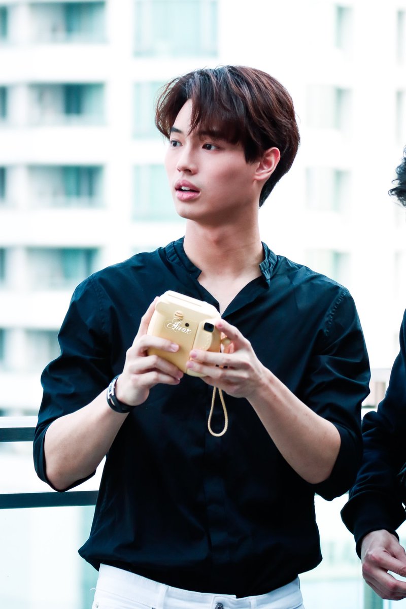 Taurus_Fri's tweet photo. 1ปีแล้ว วันนี้ของปีที่แล้ว ยังไม่รู้จักวินอยู่เลย โตเร็วจริงๆ เวลาผ่านไปไวมากๆ 
 น้องน้อยก็โตขึ้นเรื่อยๆ พัฒนาการความสามารถจากวันนั้นจนวันนี้พูดได้เลยว่าภูมิใจในตัววินมากๆ ฉันยังคงยืนที่เดิม เพิ่มเติมคือรักมั่กๆนะไอตุ่ย
@winmetawin
#winmetawin 
#1ปีแล้วนะน้องน้อย https://t.co/9YTILDsEPP