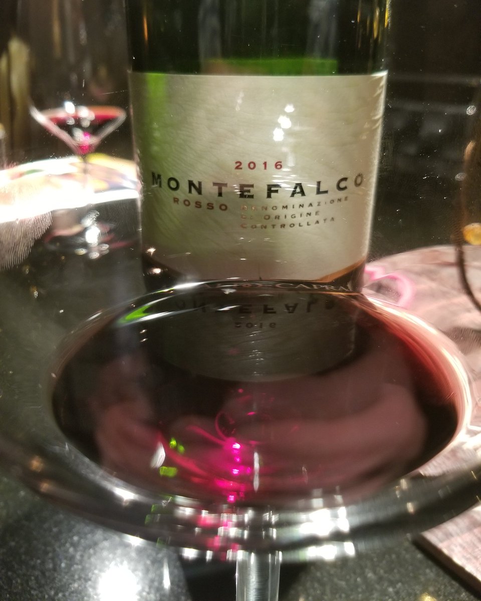 Vinofilosofia's tweet photo. And obviously with dinner an excellent glass of 🍷 #wine from #Umbria @Arnaldocaprai #RossodiMontefalco #Boston #italianwine 🇮🇹 #winelovers @horizonbeverage https://t.co/IRuyw5Wq0j