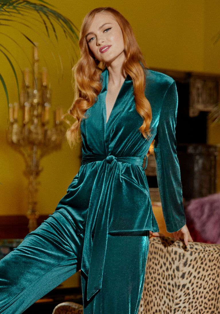 Look vintage while lounging at home in some pretty vintage nightgowns, pajamas and robes: buff.ly/2Uat8XV