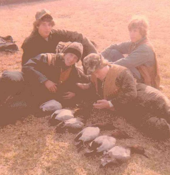 TXFowlBoys's tweet photo. Back In Da Day with some BULL CANS!!! - Early 80's #lonestarfowlboys #duckhunting #canvasbacks #1980's https://t.co/09eV0F1ZJS