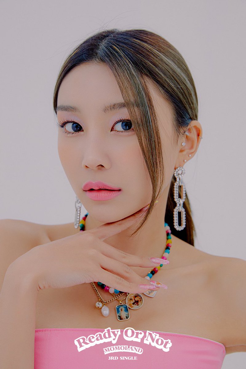HyebinBrasil's tweet photo. [#TEASER] 10.11.20 ㅡ Photo Teaser da Hyebin para o 3rd Single Album 'Ready or Not'!

#MOMOLAND #모모랜드 #HYEBIN #혜빈 #Ready_Or_Not #MOMOLAND_IS_COMING #MOMOLAND2ndTEASER @MMLD_Official https://t.co/XQdGCYrPwY