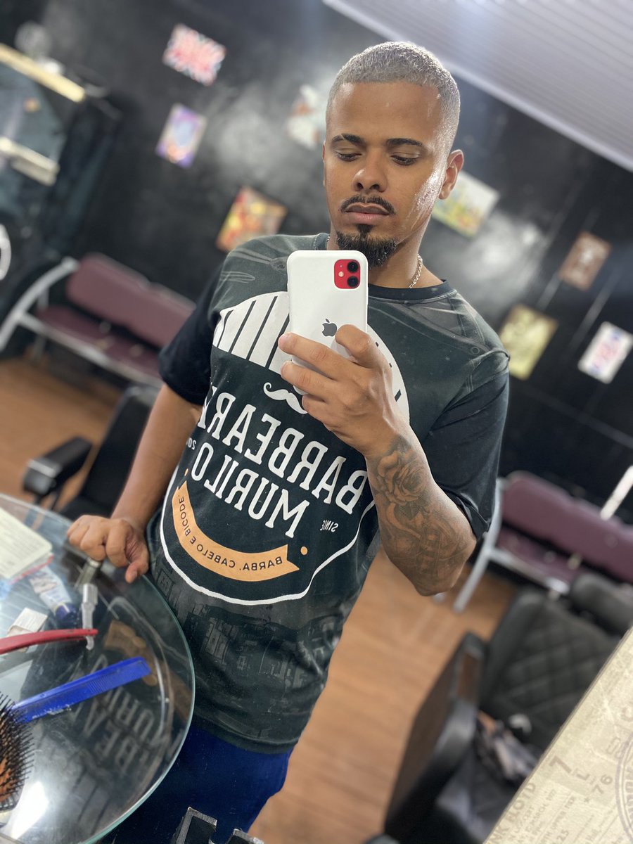 murilomalheiro2's tweet photo. A única coisa que cai do céu é chuva, o resto é luta.💈✂️ https://t.co/Ktk2tYRolg