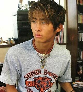 三宅健ヒューイットゴローズGoro's デモデスタジャン約25年前HEWITT V6の昔のMVをながら見しながら仕事してたらやっぱ三宅くんのゴローズは