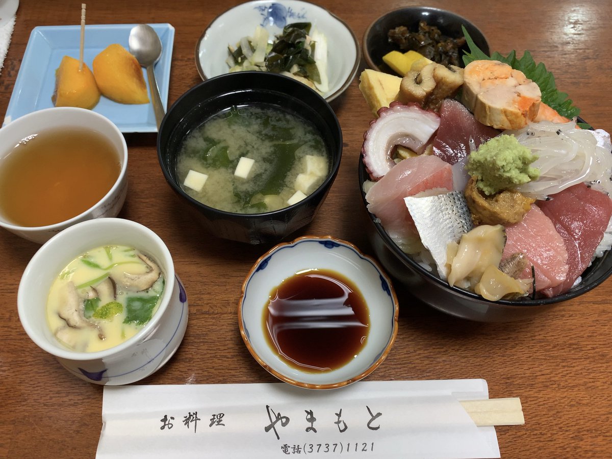 koike002's tweet photo. 大田区蒲田本町(蒲田税務署隣)「お料理 やまもと」海鮮丼¥1100 大盛無料 https://t.co/c52cZAXjv5