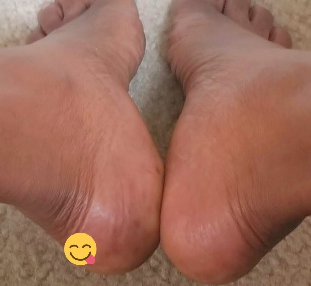 FootLuckie's tweet photo. Heels💚 Toes 💚Heels Luckie Me Foot Squad☘ #footfetish #footplay #feetpics #heels #toes #worship #fetish https://t.co/BfFrzHMUsp