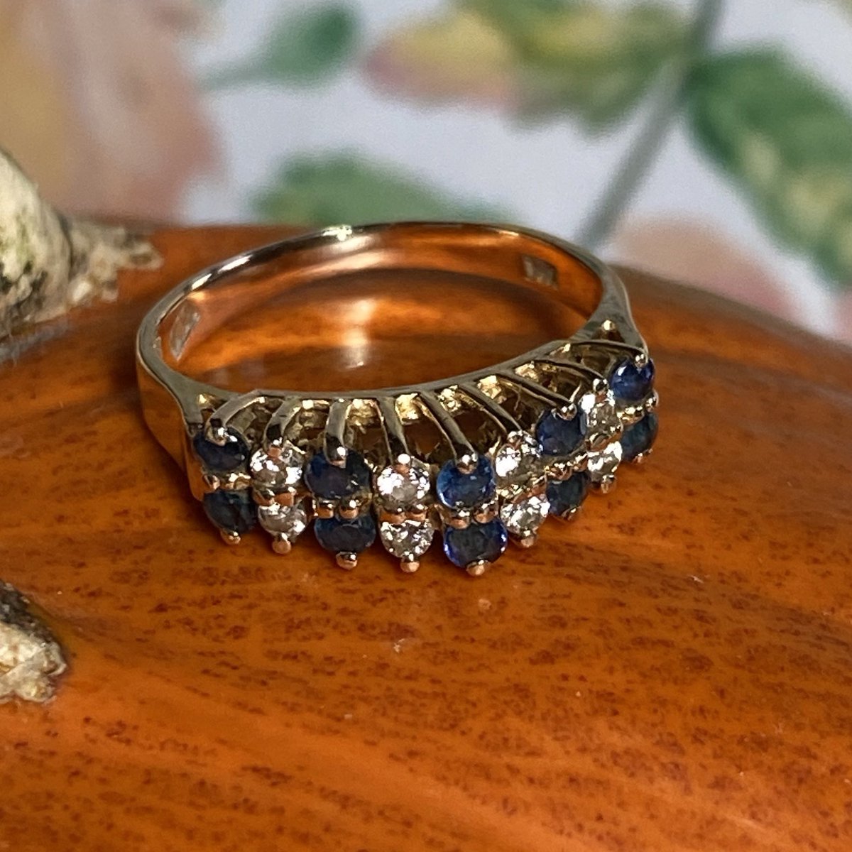 StuffWeFind1's tweet photo. https://t.co/qxl3jXhgeJ Sapphire, Diamond 14k gold ring. 💙🤍💙 #StuffWeFind #vintageisvaried #Sapphire #Diamond #ring #gold #stockingstuffers #jewelrygift #giftideas https://t.co/l5A0St0Ecn