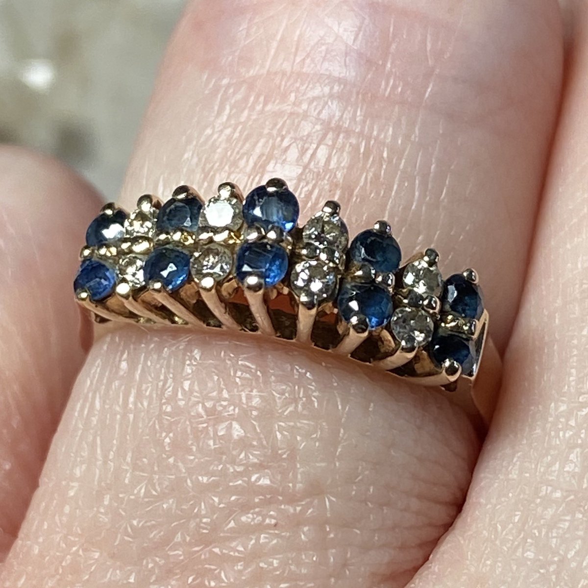 StuffWeFind1's tweet photo. https://t.co/qxl3jXhgeJ Sapphire, Diamond 14k gold ring. 💙🤍💙 #StuffWeFind #vintageisvaried #Sapphire #Diamond #ring #gold #stockingstuffers #jewelrygift #giftideas https://t.co/l5A0St0Ecn