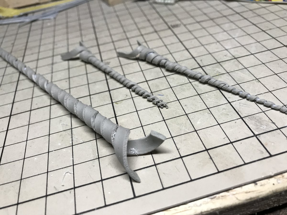 Nonechannel ロンギヌスの槍 作ろうとしてるけど この間の生放送で ロンギヌスの槍の作り方の 話題になって ちょっと気になったので 試作してみたけど 失敗作の残骸が次々と 素材がエポパだから 成型が一発勝負で やり直しがきかないのがイタイ