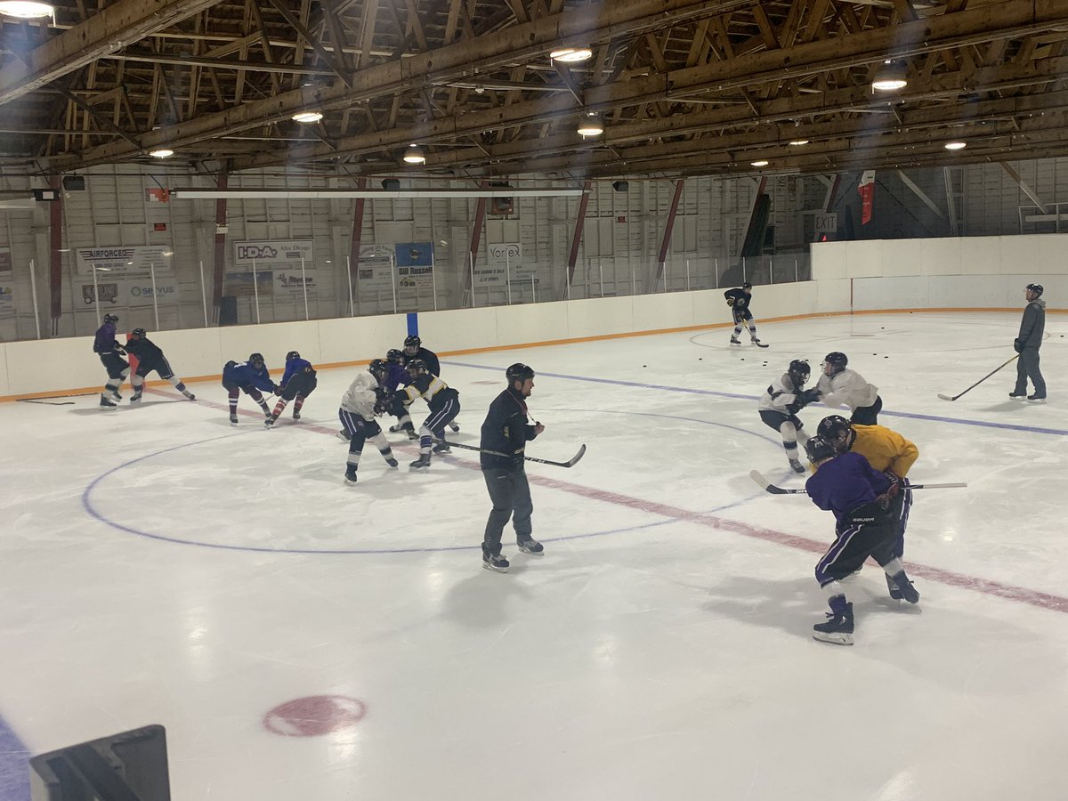 casbantamAA's tweet photo. Boy are working with their sponsor @CrossDevelo1 on toughness and body contact https://t.co/RPK08d6IKo