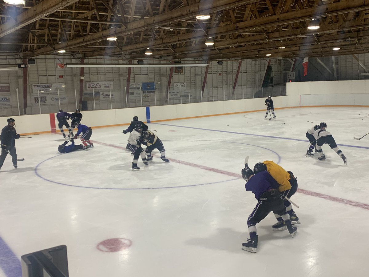 casbantamAA's tweet photo. Boy are working with their sponsor @CrossDevelo1 on toughness and body contact https://t.co/RPK08d6IKo