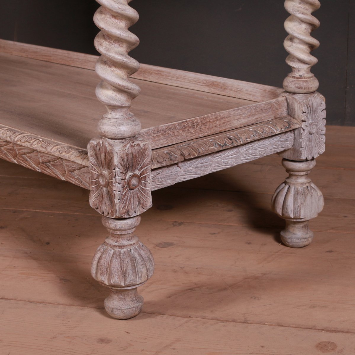 ArcadiaAntiques's tweet photo. Good 19th Century bleached oak three tier buffet with carved crowns.
Price: £1,495
https://t.co/zciB7oEZK1
#BleachedOakBuffets #AntiqueBuffets #threetierbuffets https://t.co/AMmyKRhgdz