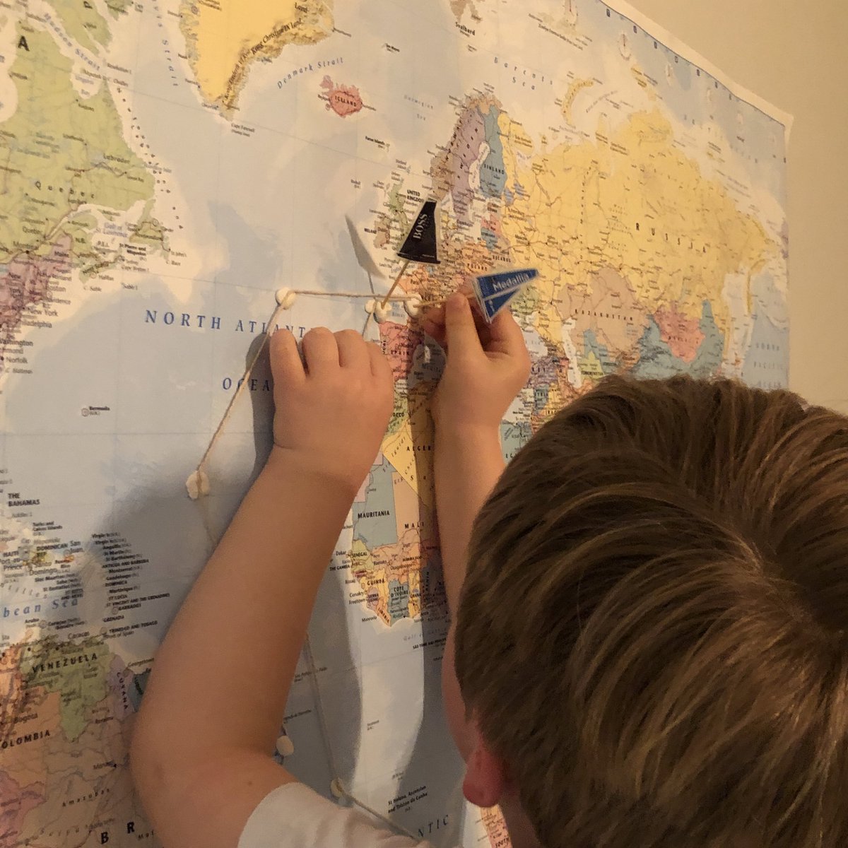 How to inspire the next generation of the sport? Follow super heroes! ⛵️🦸 <a href="/VendeeGlobeENG/">🇬🇧 Vendée Globe</a> #VG2020 #sailing. J decided he is following <a href="/pipoceanracing/">Pip Hare Ocean Racing</a> mum is following <a href="/ATRacing99/">Alex Thomson Racing</a> and dad <a href="/samanthadavies/">Sam Davies</a> !