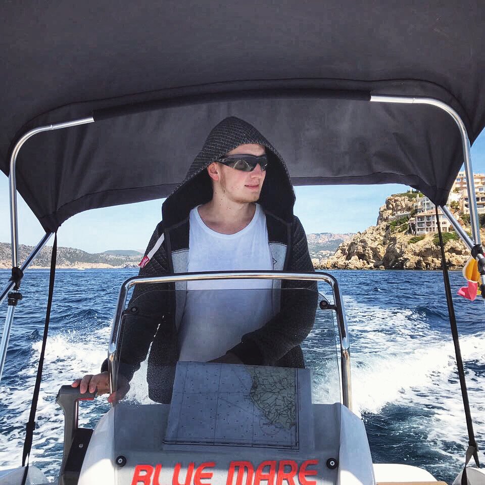 FacksPer's tweet photo. I have the Flow 😉💣😎
#boat #boats #drive #water #sea #ocean #oceanlover #boating #boatday #holiday #vacation #travel #enjoy #photography #photo #trip https://t.co/Y959psro7j