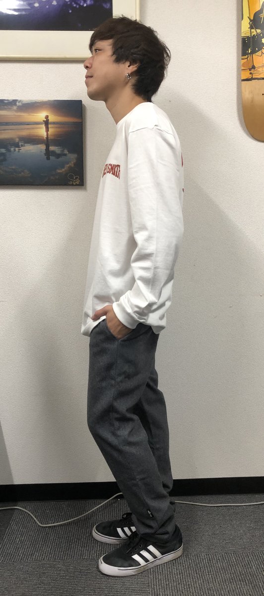 range_official's tweet photo. ★冬に活躍するパンツ♩
ウール混の厚手の生地を使用。膝から下は細身で腰回りにはゆとりのあるシルエット。
股上はゆったりして、ウェストはゴムが入りベルトも併用出来て履きやすくスタイリッシュなパンツです。
range woolstic tapered pant
https://t.co/PmbfqCp2IP
#HEYSMITH #woolpants https://t.co/uVVqYaZhrP