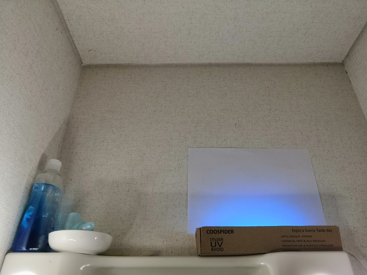 メディ アン 換気はco2モニターで万全に コロナに紫外線 とりあえず洗面所に 外側は遮蔽と飾りのため殺菌灯の外箱を流用 中はプラスチック容器 紙は壁紙日焼け止め Blanc0981 先生発案